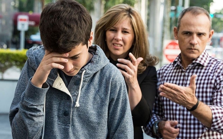 Χριστιανοί γονείς χωρίς να διαλέγονται με τα παιδιά τους; – Του Πρωτοπρεσβύτερου Γεώργιου Δορμπαράκη