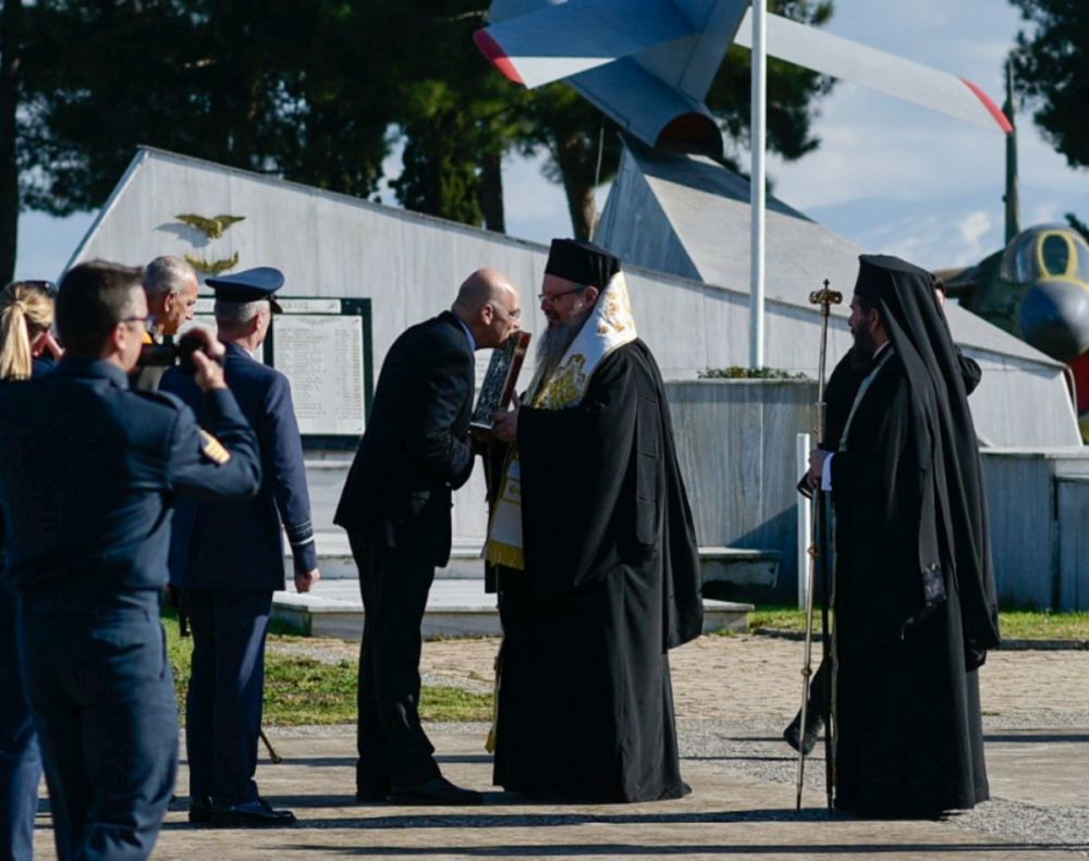 Ο Μητροπολίτης Λαρίσης στην τελετή παράδοσης-παραλαβής Αρχηγού Τακτικής Αεροπορίας