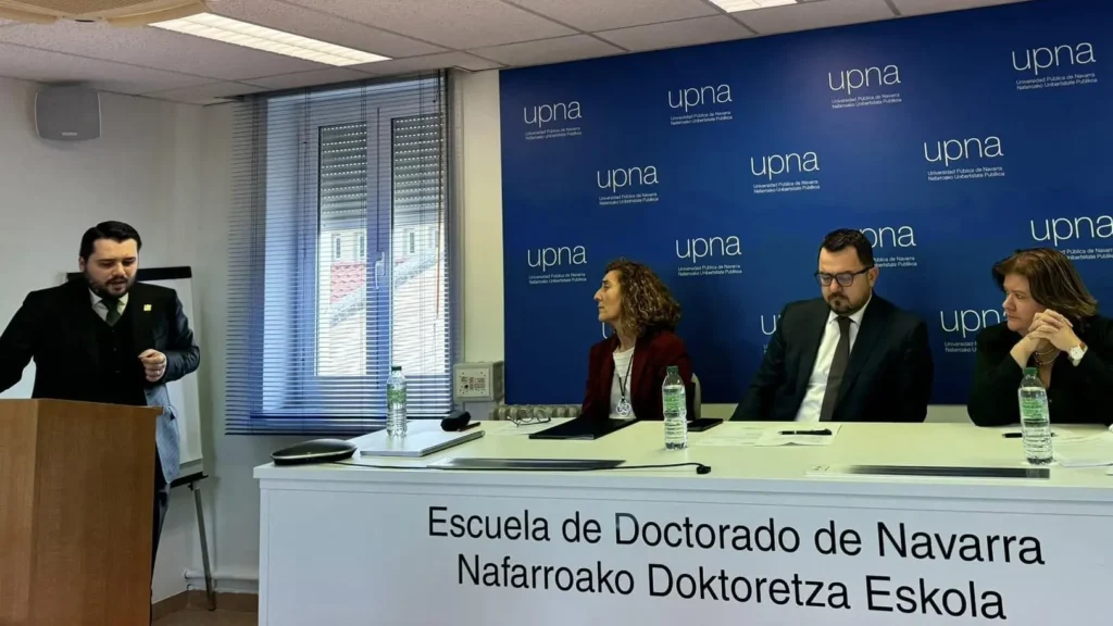 Spania: Un preot din diaspora a obținut titlul de doctor în drept al Universității Publice din Navarra