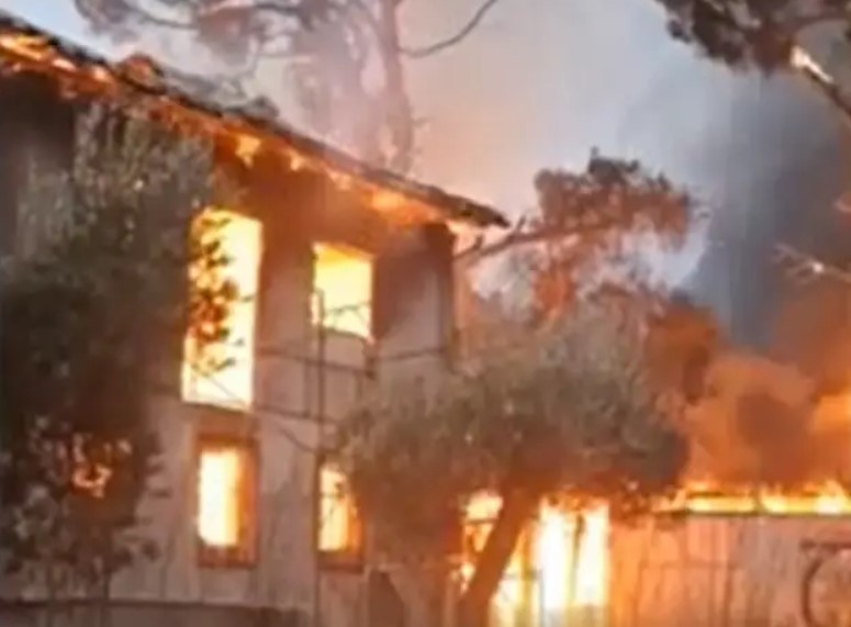 Φωτιά στο Άγιον Όρος: Στις φλόγες Κελλί κοντά στη Μονή Σταυρονικήτα