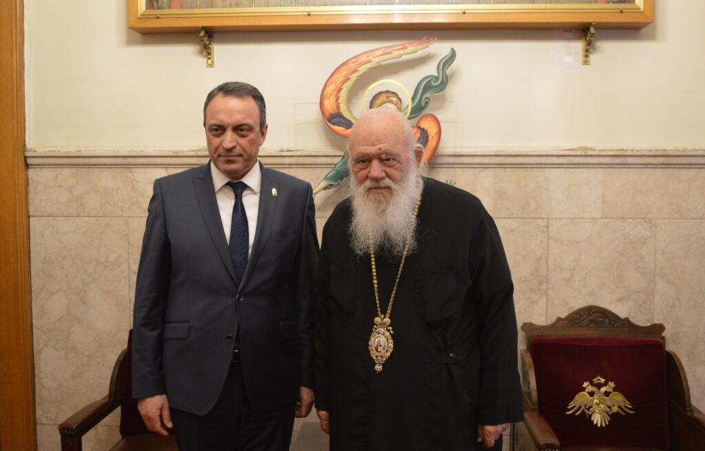 Για ομοφύλους, υπογεννητικότητα και φτώχεια συζήτησαν Αρχιεπίσκοπος Ιερώνυμος-Πρόεδρος «Σπαρτιατών»