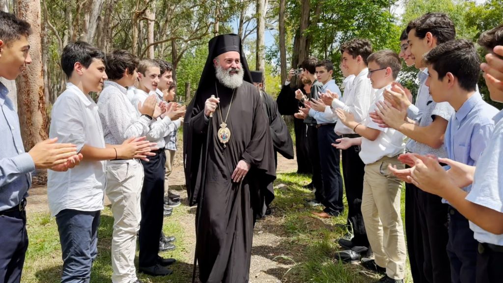 Ο Αυστραλίας Μακάριος στην κατασκήνωση της Χριστιανικής Ενώσεως