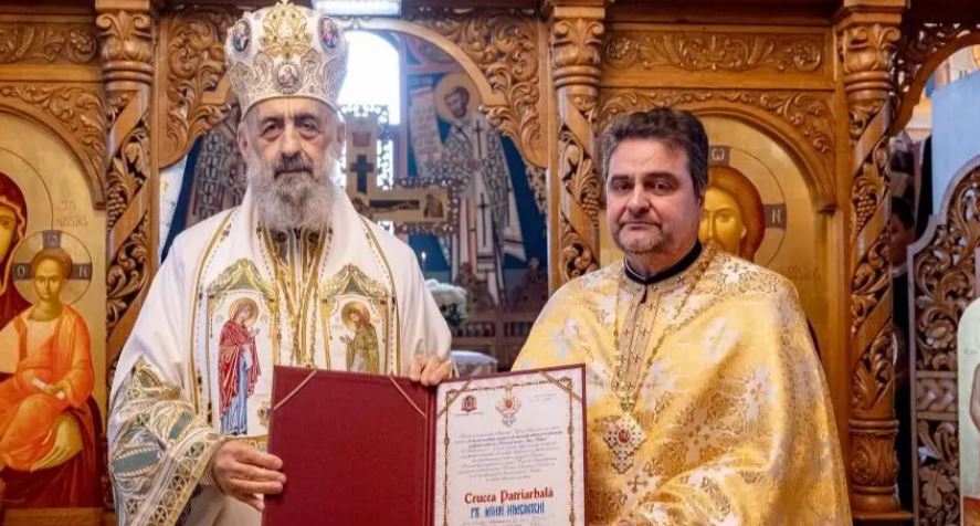 Decanul Facultății de Teologie din Alba Iulia a primit Crucea Patriarhală pentru clerici