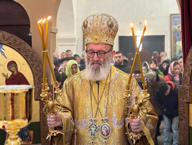 სადღესასწაულო წირვა ხარაგაულის მაცხოვრის შობის სახელობის საკათედრო ტაძარში.