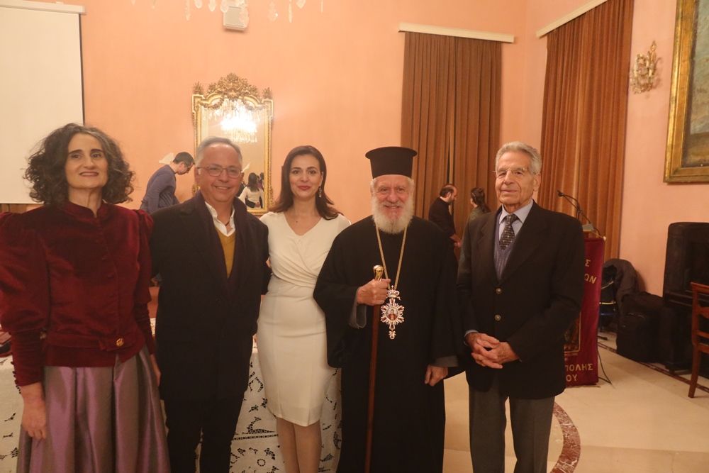 Την Αγιοβασιλειόπιτα του Συλλόγου Μικρασιατών Ερμούπολης-Σύρου ο Μητροπολίτης Δωρόθεος