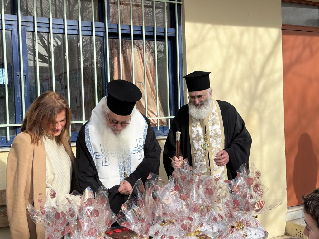 Ο Μητροπολίτης Γεώργιος στο 3ο Δημοτικό Σχολείο Θηβών