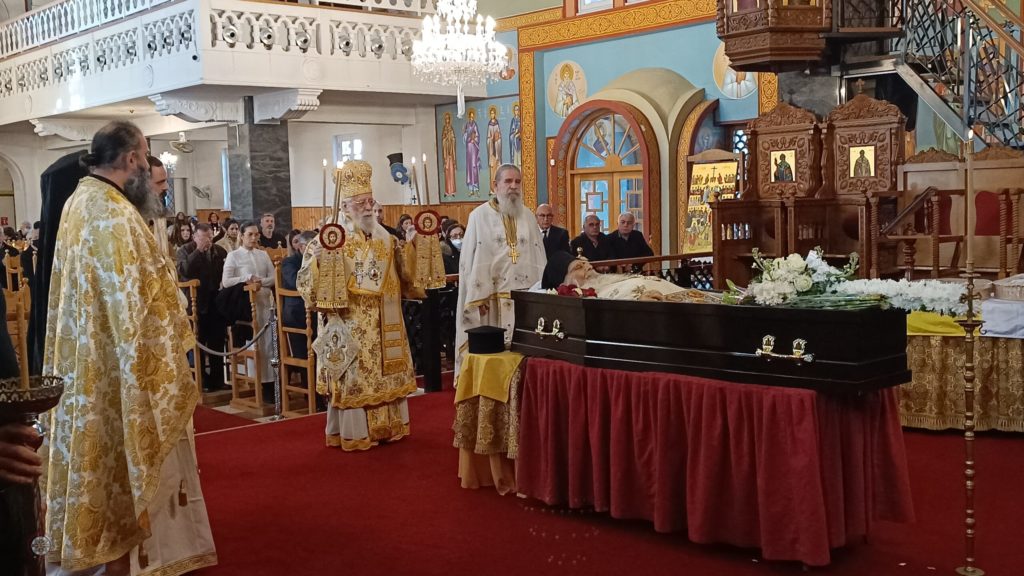 Αρχιερατική Θεία Λειτουργία ενώπιον του σκηνώματος του μακαριστού Αρχιμανδρίτη Χρυσοστόμου Κωνσταντίνου