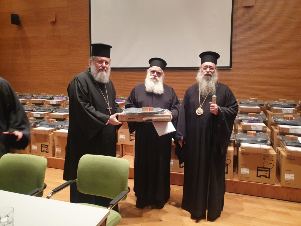 Παράδοση υπολογιστών και εκτυπωτών στους ιερείς της Ιεράς Μητροπόλεως Δράμας