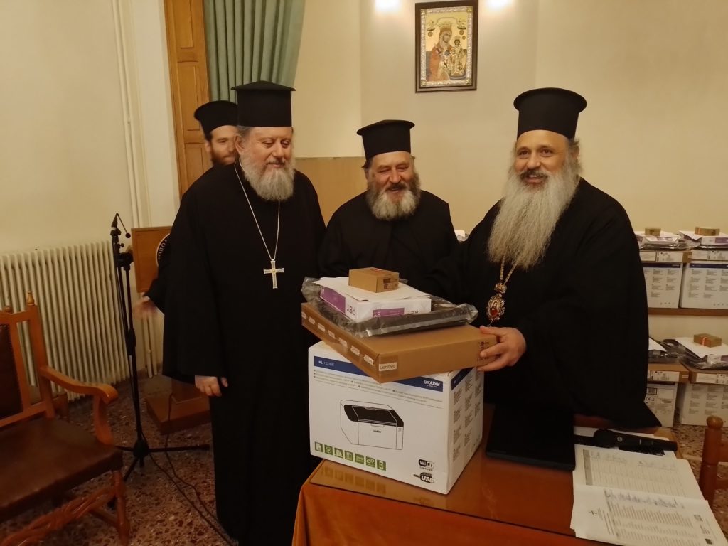 Παράδοση υπολογιστών και εκτυπωτών στους ιερείς της Ιεράς Μητροπόλεως Σταγών και Μετεώρων