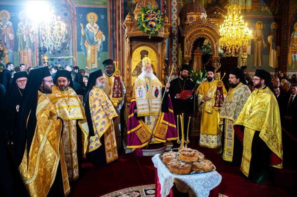 Ο Πατριάρχης Αλεξανδρείας χοροστάτησε στον Εσπερινό για την «Παναγία Υπαπαντή» στην Καλαμάτα (ΦΩΤΟ)
