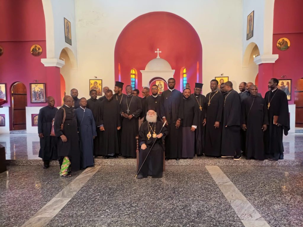 البابا ثيودروس في كاتدرائية قيامة الرب بلاجوس، نيجيريا.