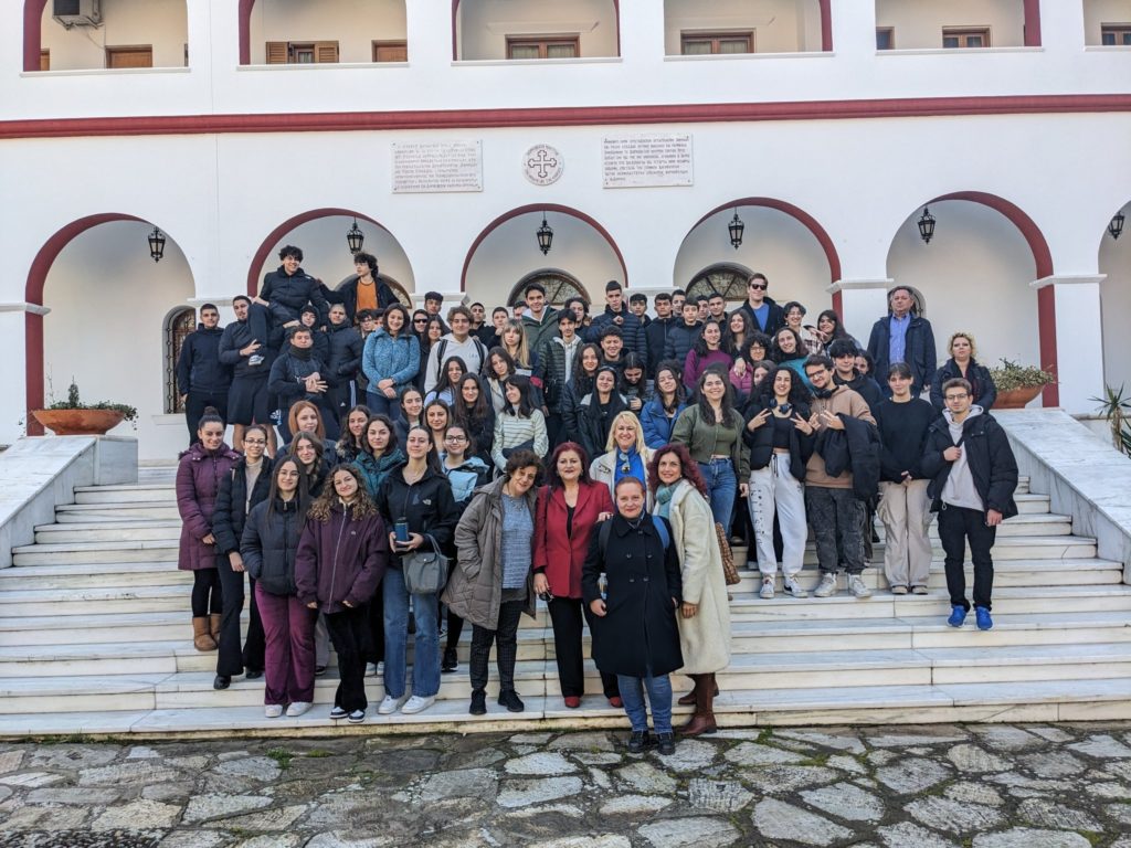 Μαθητές Λυκείου Ηλιούπολης επισκέφθηκαν το Διορθόδοξο Κέντρο της Εκκλησίας της Ελλάδος και το Καθολικό της Ι.Μ.Πεντέλης
