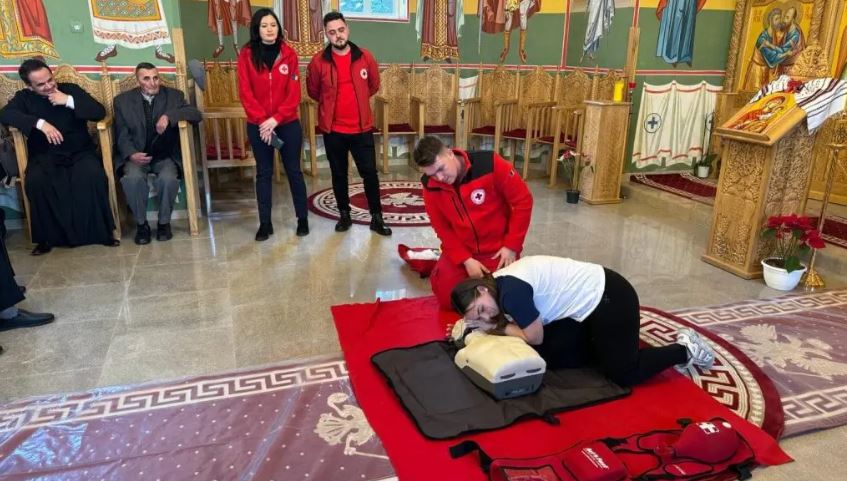 Μάθημα πρώτων βοηθειών από την Ενορία Αγίας Τριάδος της κομητείας Ίλφοβ