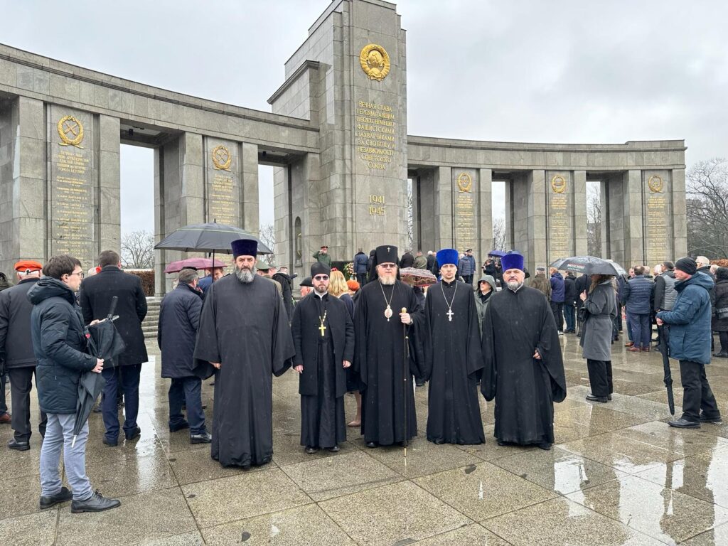 В Берлине архиепископ Рузский Тихон принял участие в возложении венков у мемориала советским воинам-освободителям
