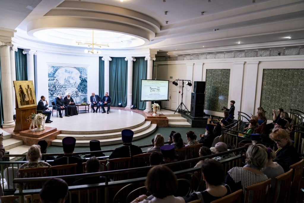 В Астрахани состоялось открытие выставки-форума «Радость Слова»