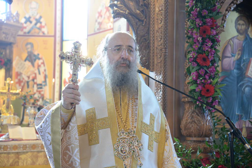 Ηχηρή παρέμβαση Πατρών: «Και παπάδες και ζευγάδες»