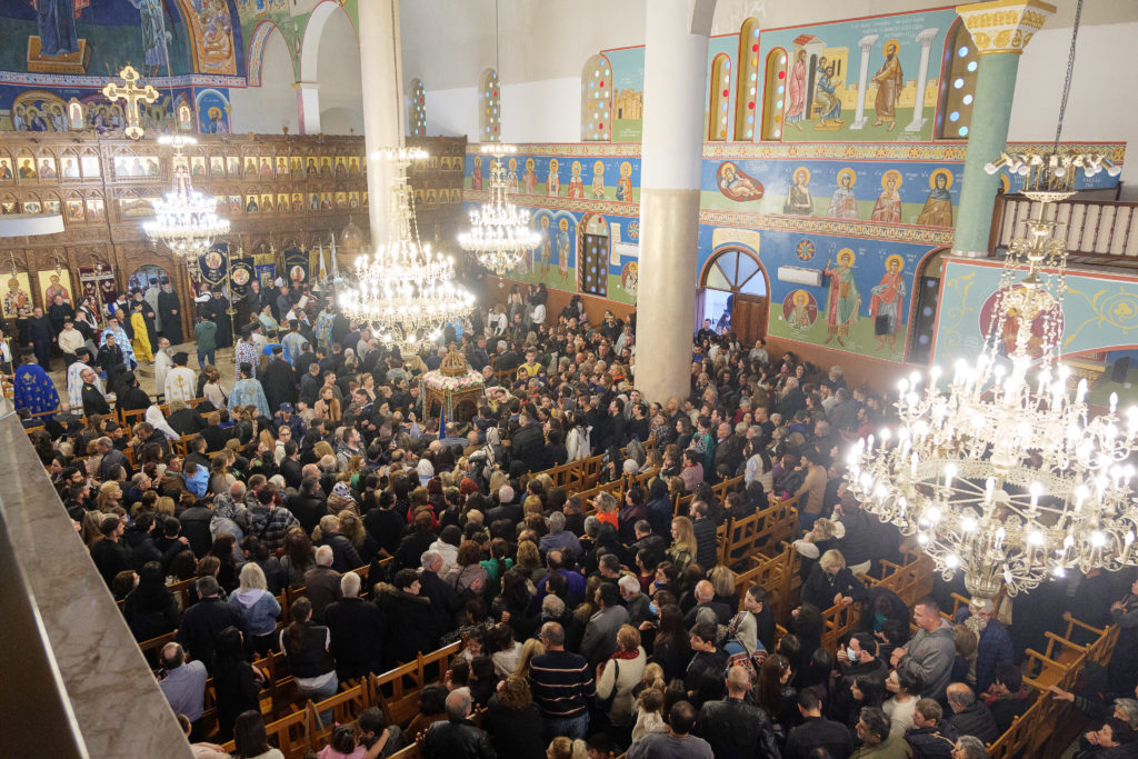 Από την Πάφο στην Μητρόπολη Τριμυθούντος η Αγία Ζώνη – Χιλιάδες πιστοί προσκυνούν – Έως τις 7 Μαρτίου η παραμονή στην Κύπρο