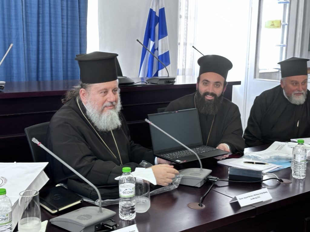 Υπολογιστές και εκτυπωτές έλαβαν οι ιερείς της Ιεράς Μητροπόλεως Ύδρας