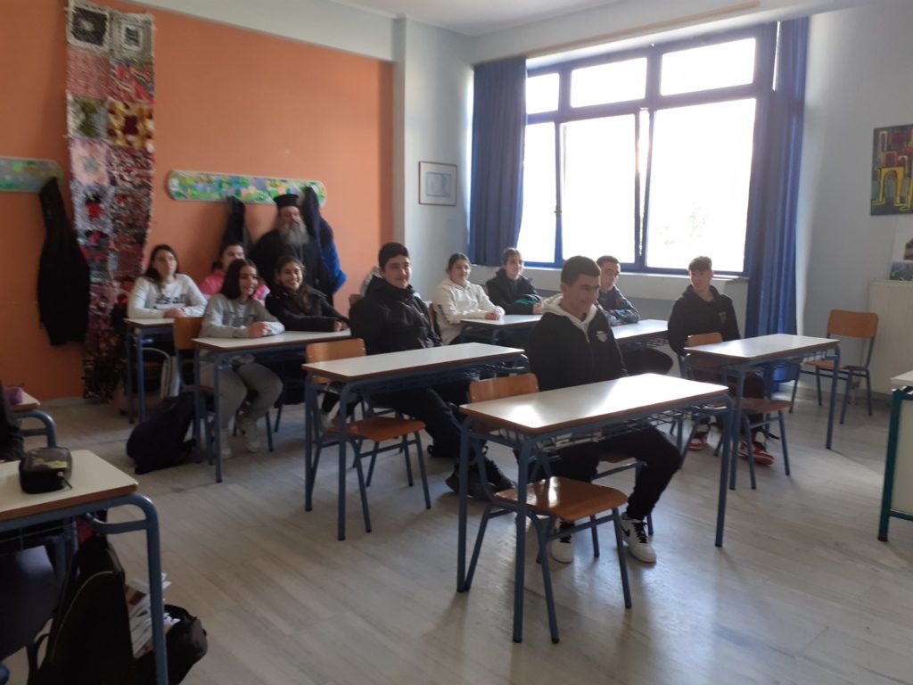 Ο Μητροπολίτης Χίου διδάσκει το μάθημα της Αρχαίας Ελληνικής Γλώσσας στο Γυμνάσιο Βροντάδου