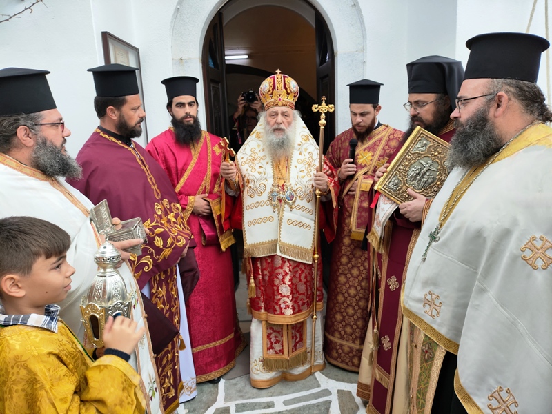 Λιτάνευση της Ιεράς Εικόνας και του Τιμίου Λειψάνου του Αγίου Χαραλάμπους σε Πάρο και Νάξο