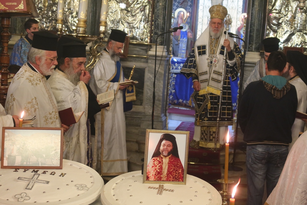 Το μνημόσυνο του μακαριστού Αρχιμανδρίτη Αλεξάνδρου Τσιουχάρη τέλεσε ο Μητροπολίτης Σύρου