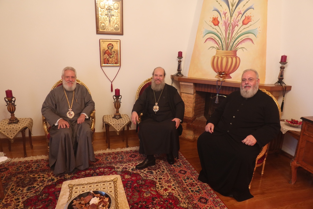 Ο Μητροπολίτης Σύρου ευχήθηκε στον άγοντα αύριο τα ονομαστήριά του Μητροπολίτη Ιερισσού