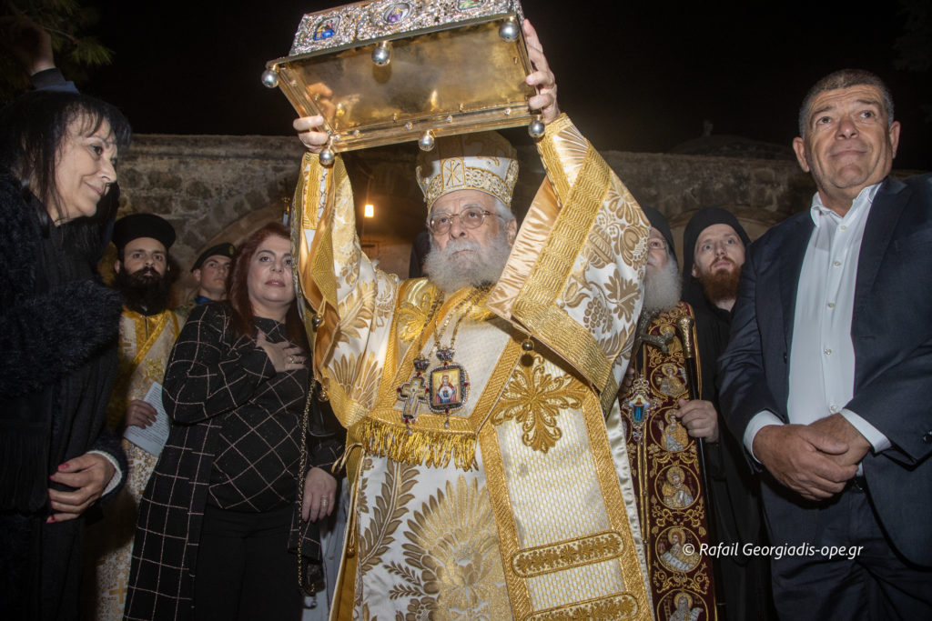 Χιλιάδες πιστοί στην λιτανεία της Αγίας Ζώνης στους δρόμους του Παραλιμνίου