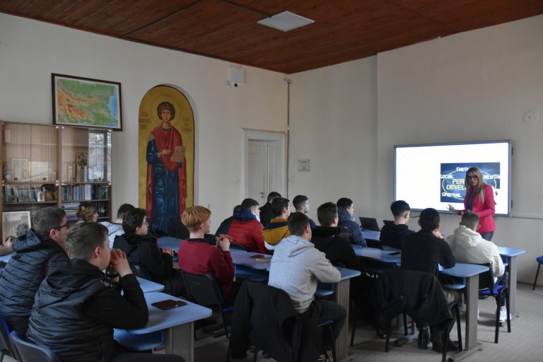 „Значението на комуникацията в съвременния свят“. Лекция пред учениците от Софийската семинария