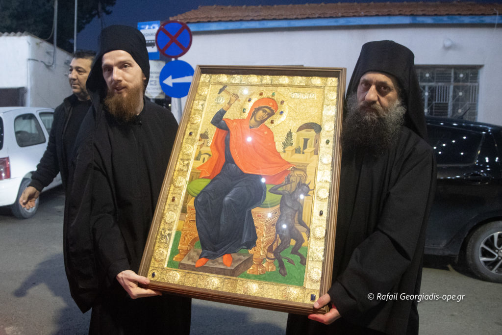 Υποδοχή της Ιεράς Εικόνας της Αγίας Μαρίνας στο προσφυγικό Τερσεφάνου (ΦΩΤΟ+BINTEO)