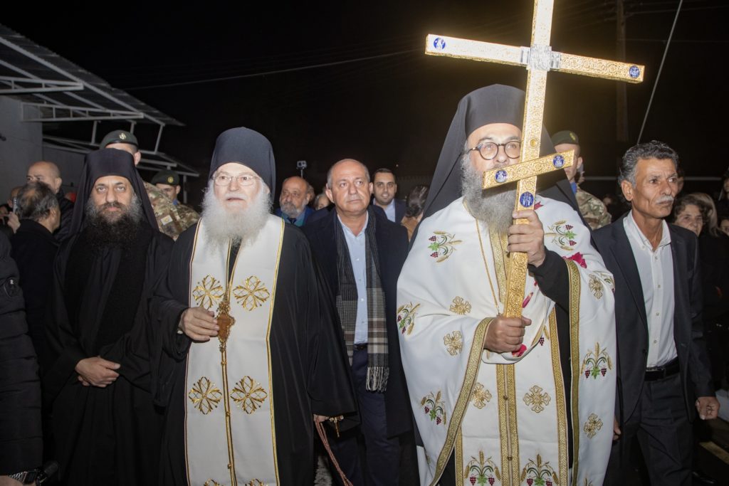 Τον Τίμιο Σταυρό του Μεγάλου Κωνσταντίνου υποδέχθηκε η περιοχή Αγγλεισίδες της Κύπρου (ΦΩΤΟ & ΒΙΝΤΕΟ)