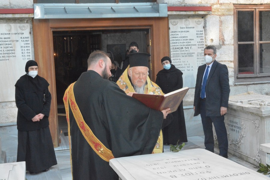Τρισάγιο για τον Πατριάρχη Φώτιο Β’ τέλεσε ο Οικουμενικός Πατριάρχης