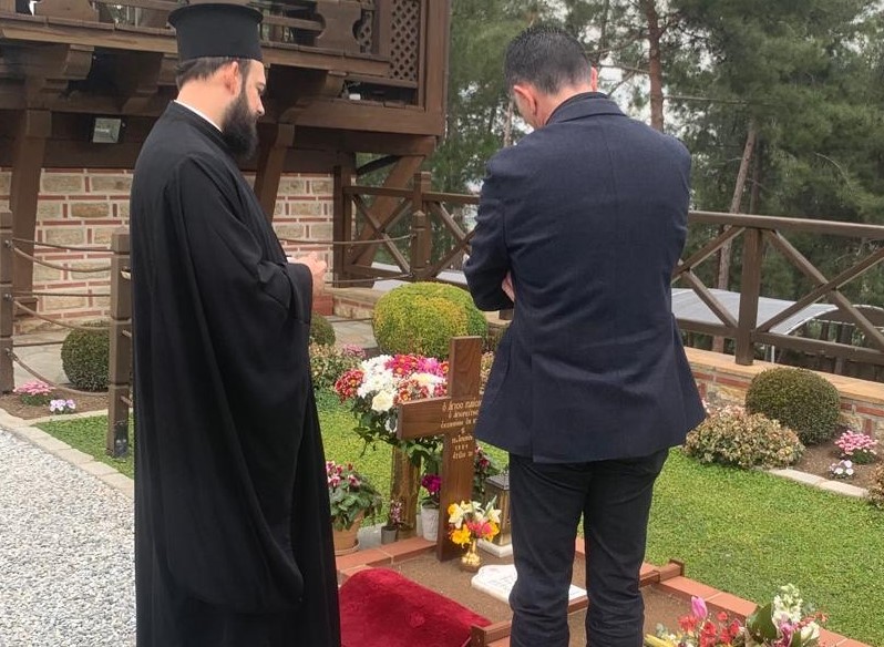 Ο Διευθυντής του Πρωθυπουργικού Γραφείου Μακεδονίας στον τάφο του Αγίου Παϊσίου