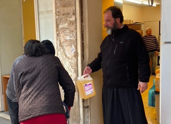 Διανομή καθαριστικών και ειδών προσωπικής υγιεινής του ΚΕΣΟ σε 350 ευάλωτες οικογένειες