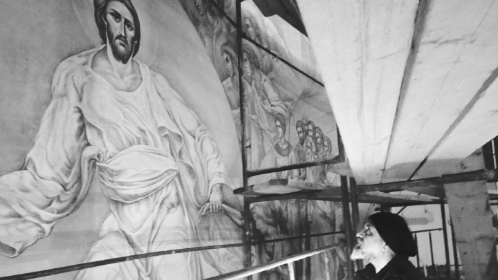 Τίρανα: 57 κεριά για τα θύματα των Τεμπών στον Καθεδρικό Ναό της Αναστάσεως