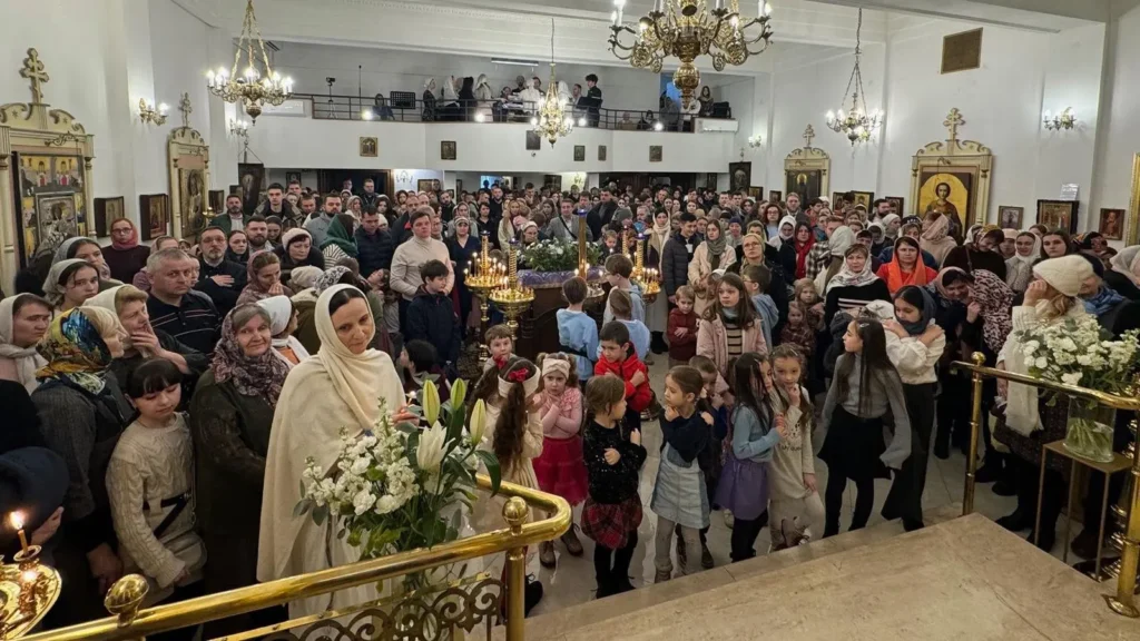 Peste 300 de tineri din Europa și America au sărbătorit Ziua Internațională a Tineretului Ortodox în Polonia