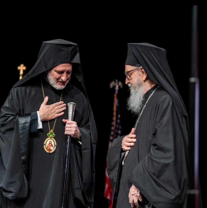 Ευχές του Αμερικής Ελπιδοφόρου στον πρώην Αμερικής Δημήτριο για τη συμπλήρωση 96 χρόνων ζωής