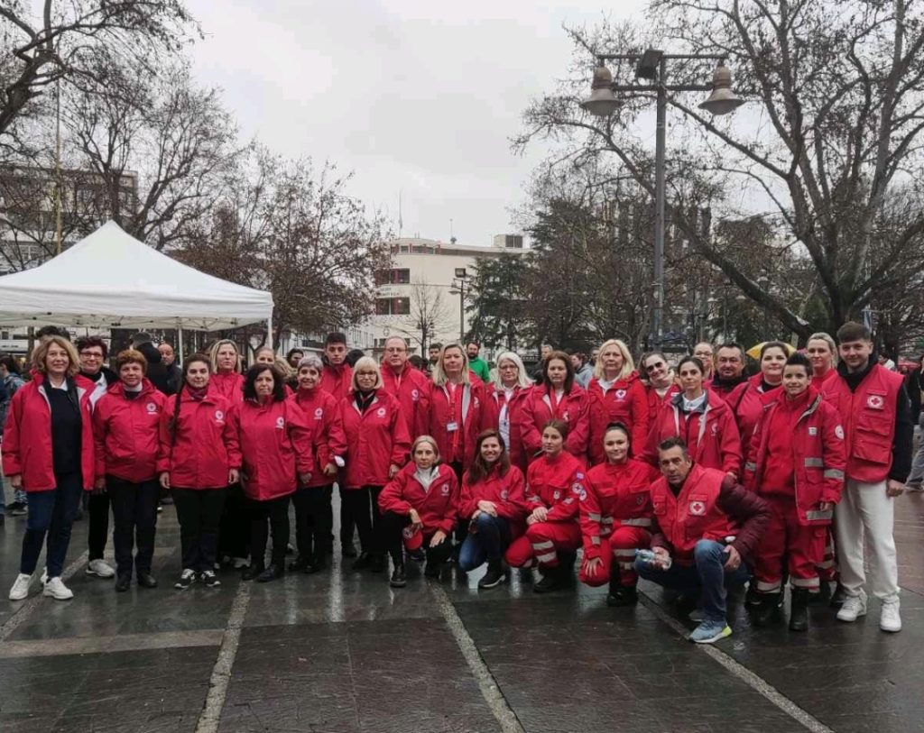 Ο Ελληνικός Ερυθρός Σταυρός αποτίει ελάχιστο φόρο τιμής 57 συνανθρώπους που χάθηκαν στο δυστύχημα των Τεμπών