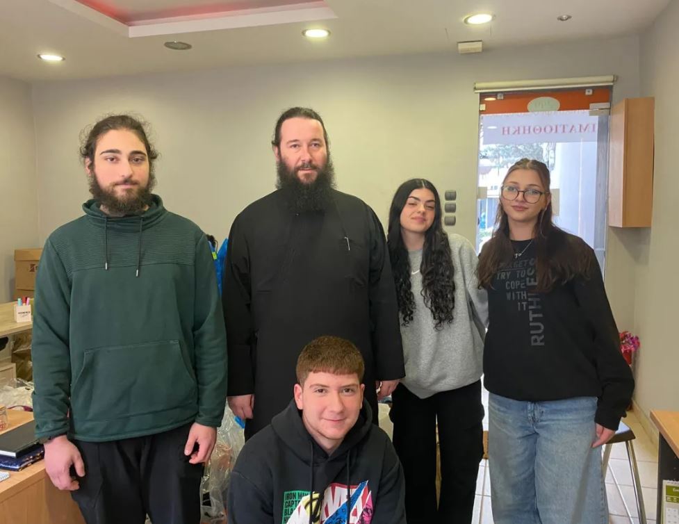 Προσφορά αγάπης από μαθητές φροντιστηρίων στην Ιματιοθήκη της Νέας Ιωνίας «Ο Χιτών»