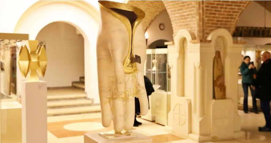 Muzeul Mitropolitan din Iași găzduiește expoziții de artă creștină în Luna Sculptorilor Români