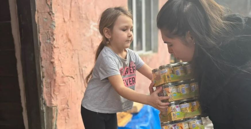 Arhiepiscopia Râmnicului a dăruit alimente și dulciuri familiilor cu mulți copii din județul Vâlcea