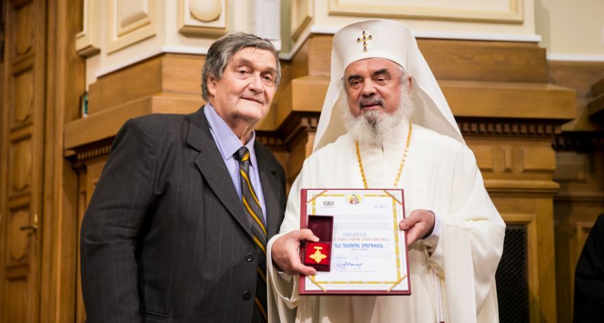 Patriarhul României transmite condoleanțe după decesul criticului literar Alex Ștefănescu