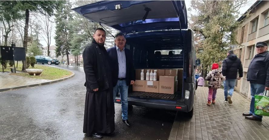 Peste 2.000 de litri de dezinfectanți au fost împărțiți spitalelor din Caraș-Severin