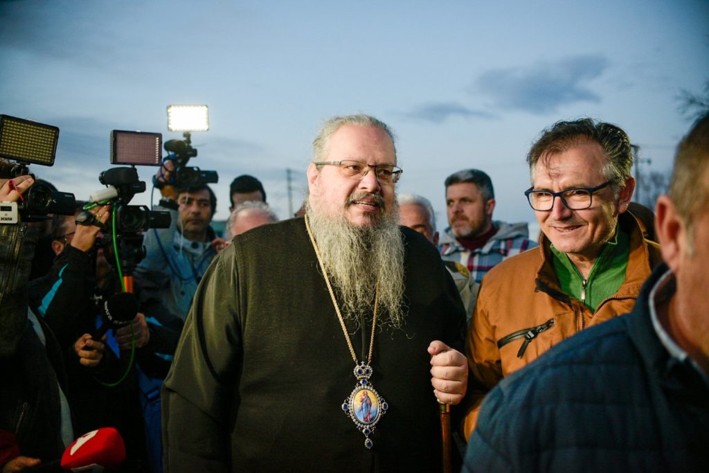 Στο μπλόκο Πλατυκάμπου στο πλευρό των αγροτών ο Μητροπολίτης Λαρίσης Ιερώνυμος (ΒΙΝΤΕΟ)