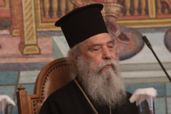 Σπάρτης σε δημοσιογράφους: “Πάντα είμαστε ενωμένοι στη Σύνοδο” – Συνέρχεται η ΔΙΣ στη σκιά των εξελίξεων για τον γάμο ομοφυλοφίλων