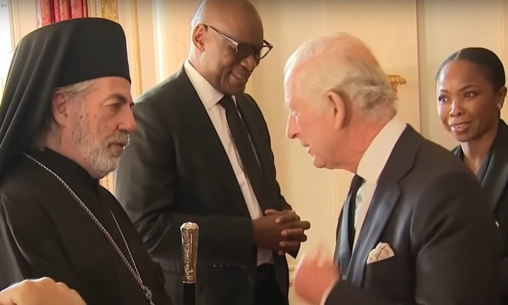 Ευχές για ταχεία ανάρρωση στον βασιλιά Κάρολο