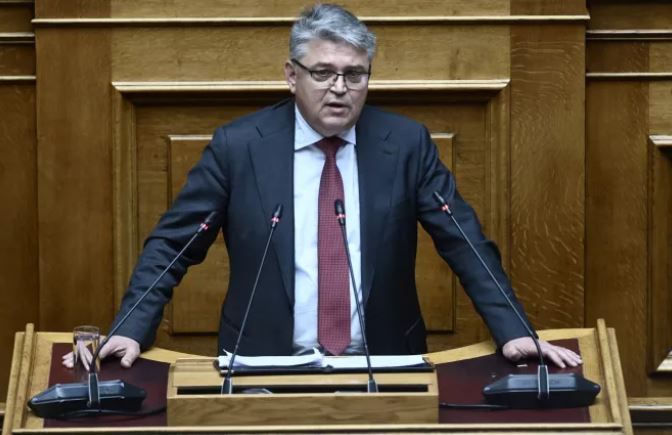 Δημήτρης Νατσιός: Μην μολύνετε την ιερή λέξη της οικογένειας (ΒΙΝΤΕΟ)