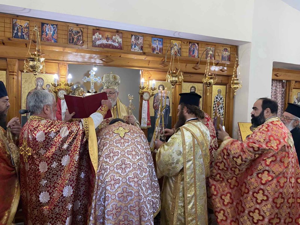 Χειροθεσία Πρωτοπρεσβυτέρου από τον Μητροπολίτη Κυδωνίας