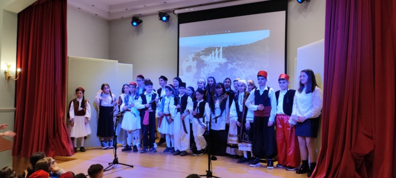 Εορταστική εκδήλωση των Κατηχητικών Σχολείων της Ιεράς Μητροπόλεως Γρεβενών για την 25η Μαρτίου