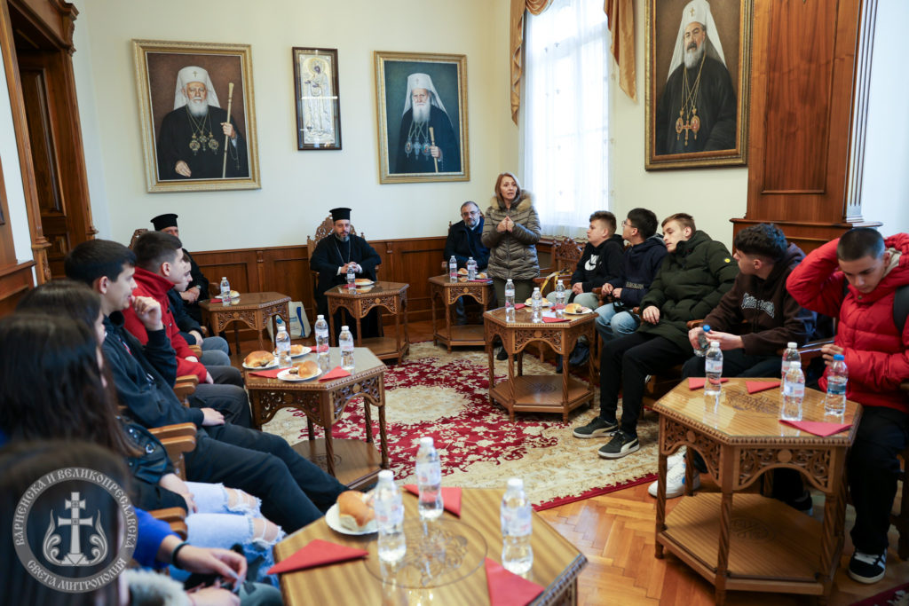 Ученици от Гърция гостуваха във Варненска и Великопреславска света митрополия