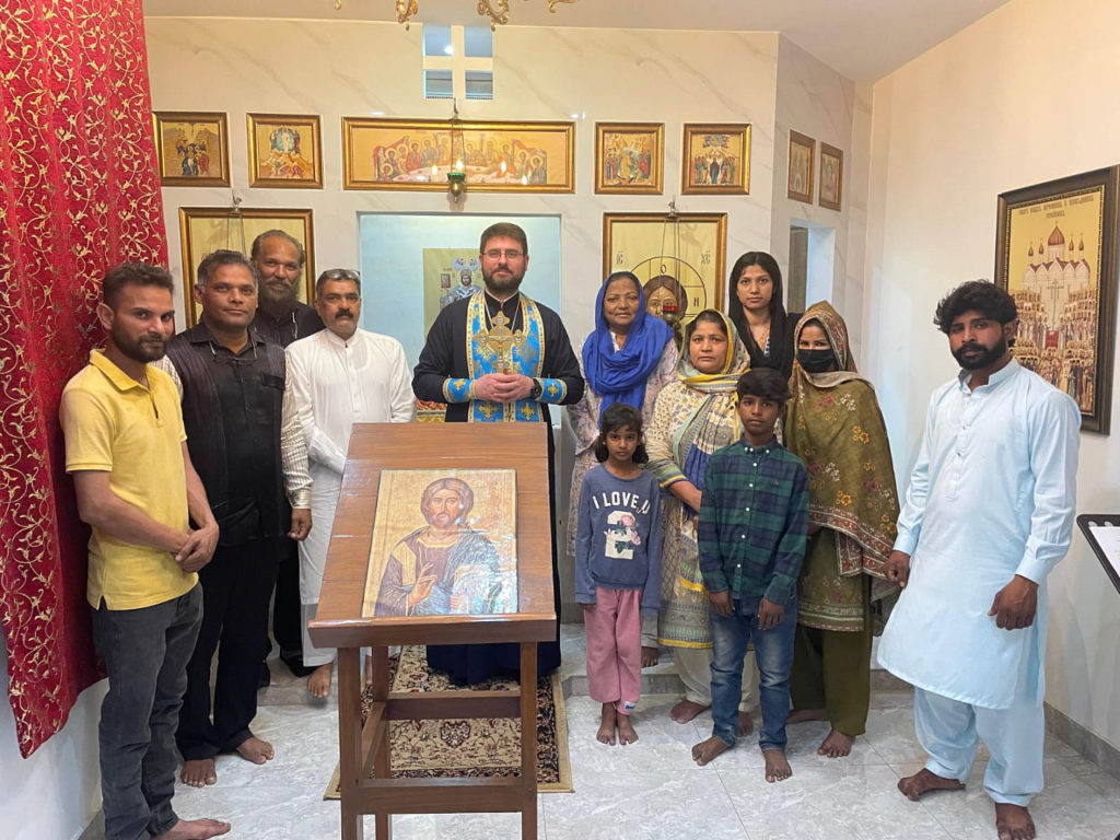 Богослужение совершено в храме святых апостолов Петра и Павла в Лахоре